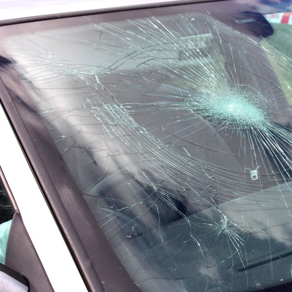 what auto glass replacement tech to contact and how much does it cost to fix broken windshield 